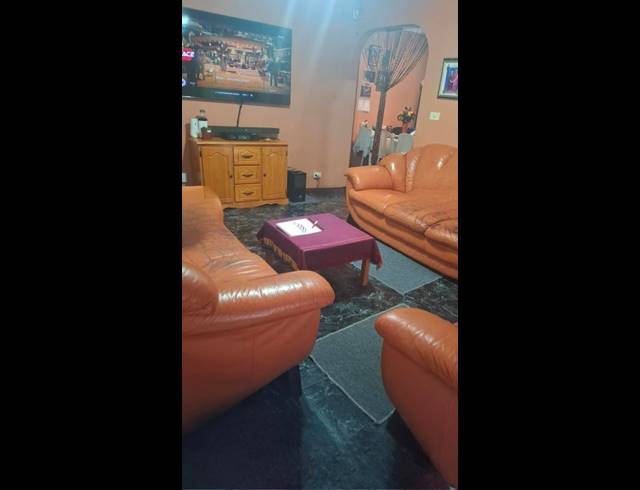 3 BEDROOM HOUSE FOR SALE IN MONTFORD